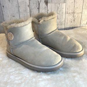 Uggs cream colored size 7 boots